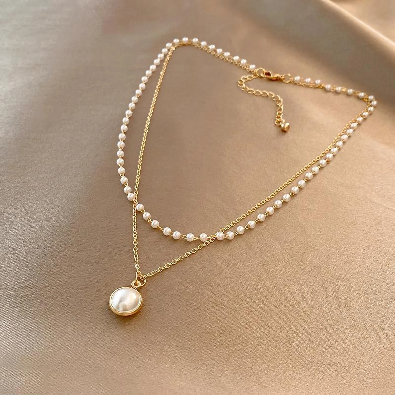 Refined Pearl Necklace